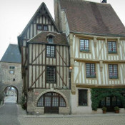 Noyers-sur-Serein</br>Plus Beaux Villages de France